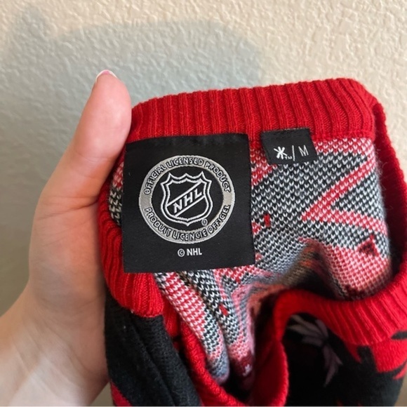 NHL Chicago Black Hawks Winter Christmas Holiday Sweater Hockey Women's M - Picture 6 of 7